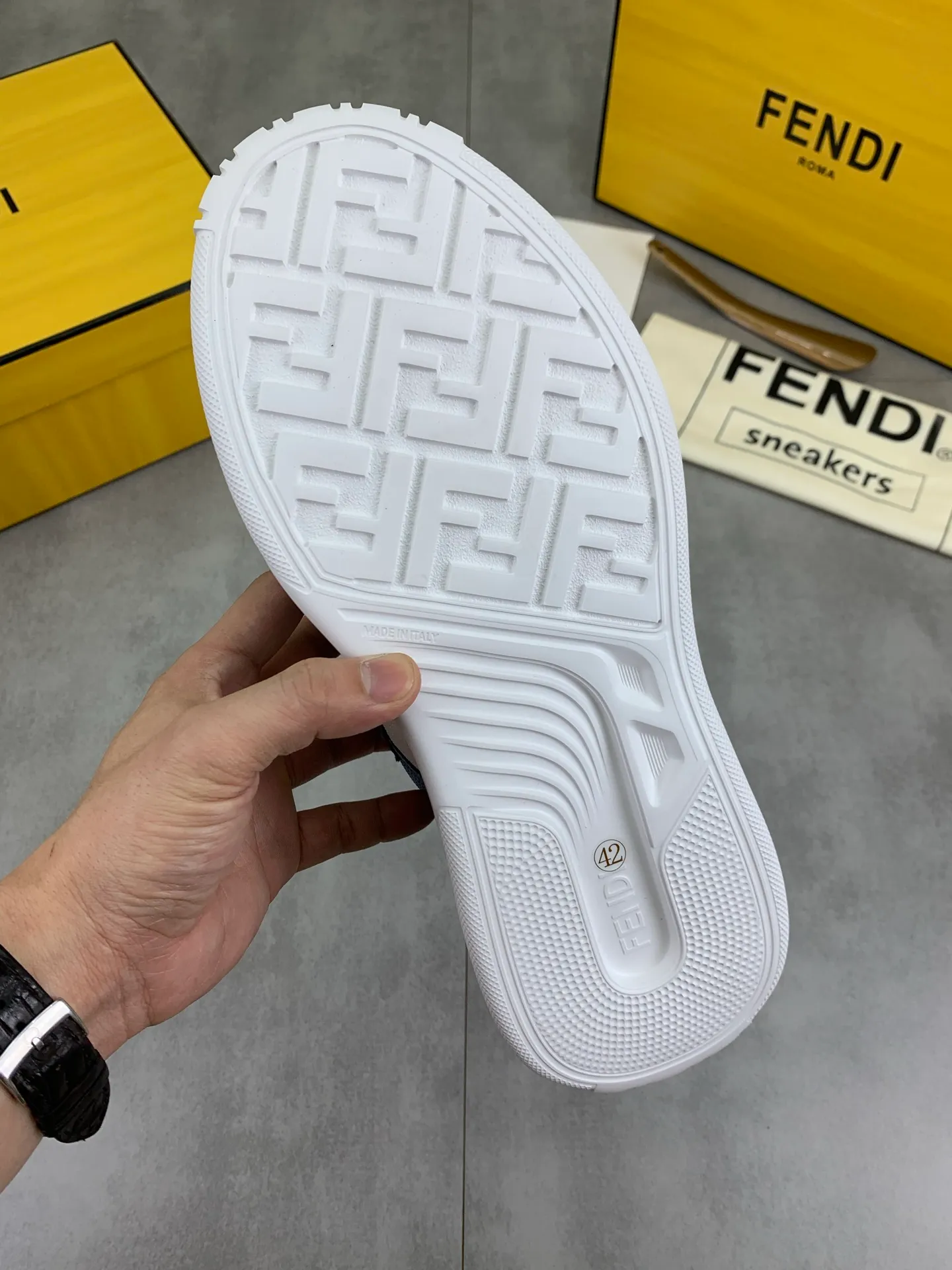 Men's Men's Shoes 💰P740 New Style 💰💎💎💎Summer Hot Style [FENDI Fendi] Top Version 🆕New slip-on sneakers, wavy soles engraved with original words. Embossed Fendi Flow lettering on the heel. The upper is made of high-end calfskin and breathable materials. Original lining with tone-on-tone details decorated with innovative handcrafting techniques. Ultra-light and wear-resistant TPU and IP foam soles, overall lightweight and comfortable. Size:39-44 (38 45 can be customized)